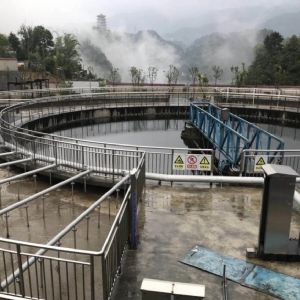 污泥沉淀刮吸泥裝置中心傳動刮吸泥設(shè)備